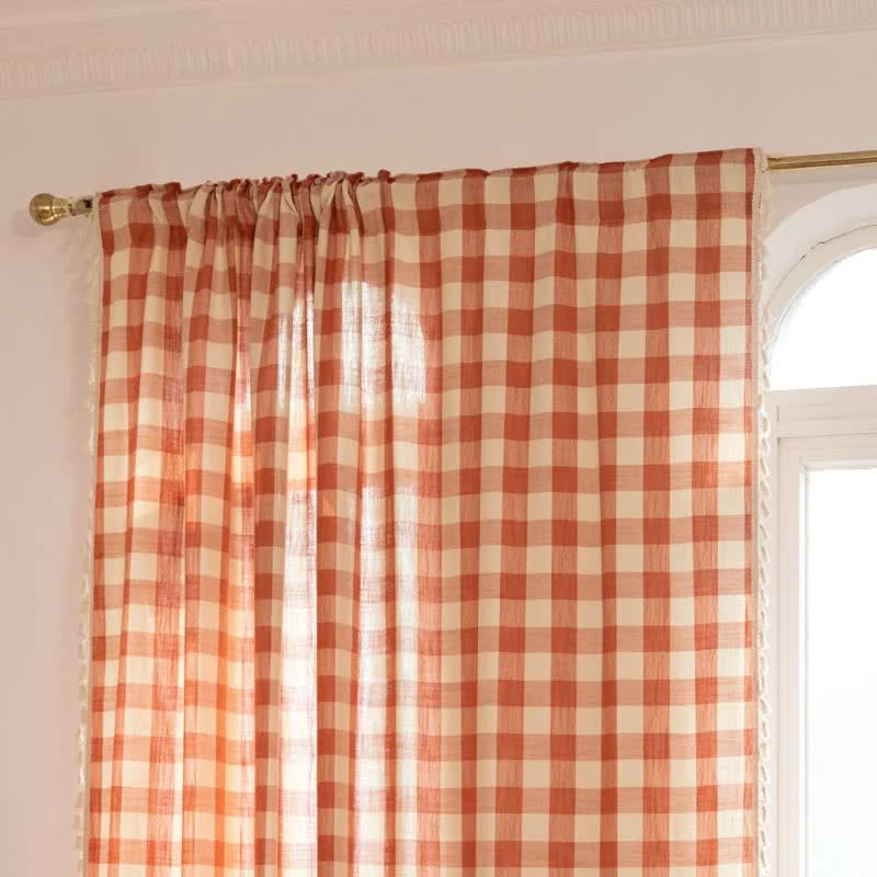 Karogardine im Landhausstil mit Quasten