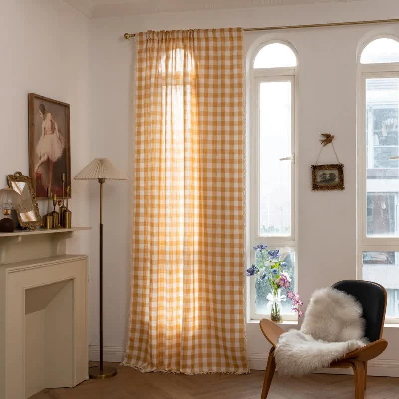 Karogardine im Landhausstil mit Quasten