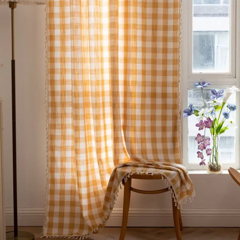 Karogardine im Landhausstil mit Quasten