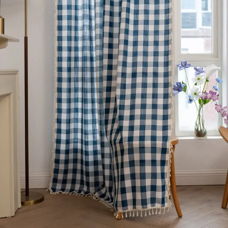 Karogardine im Landhausstil mit Quasten