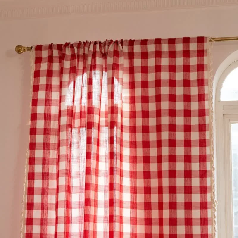 Karogardine im Landhausstil mit Quasten