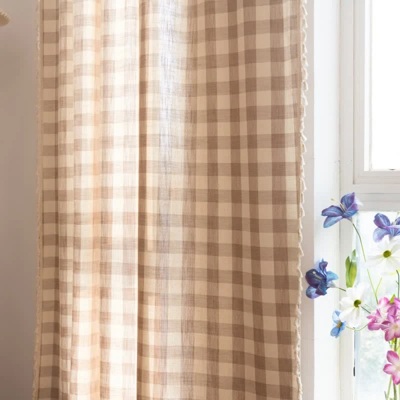 Karogardine im Landhausstil mit Quasten