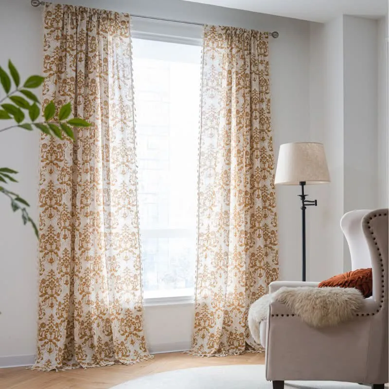 Vintage-Vorhang mit gelbem Muster und Quasten