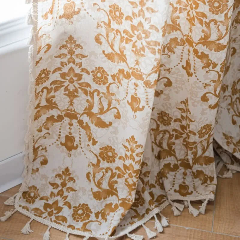 Vintage-Vorhang mit gelbem Muster und Quasten