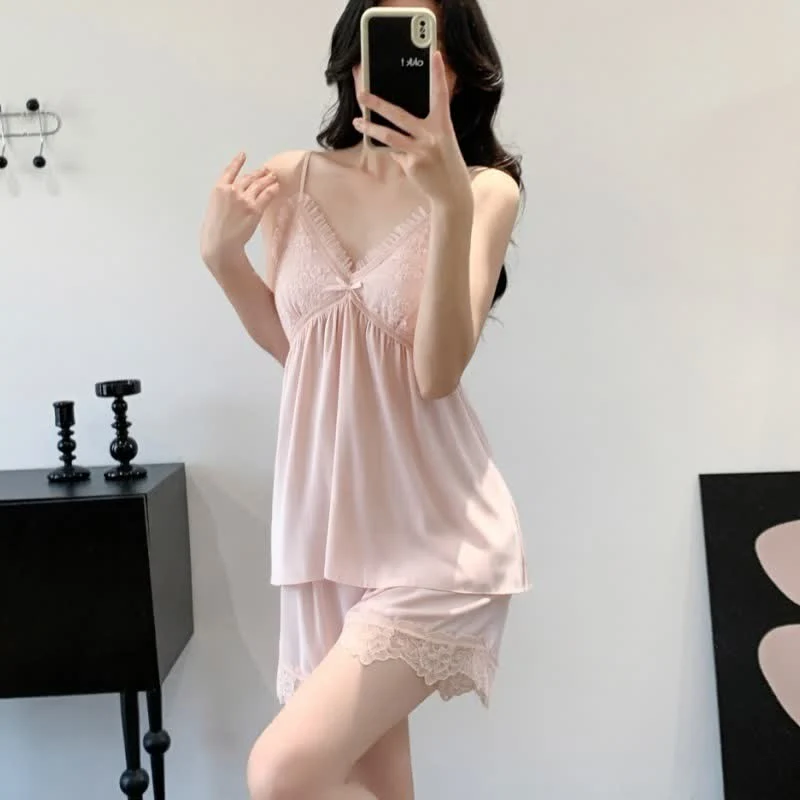 Elegantes Loungewear-Set mit Spitzenbesatz