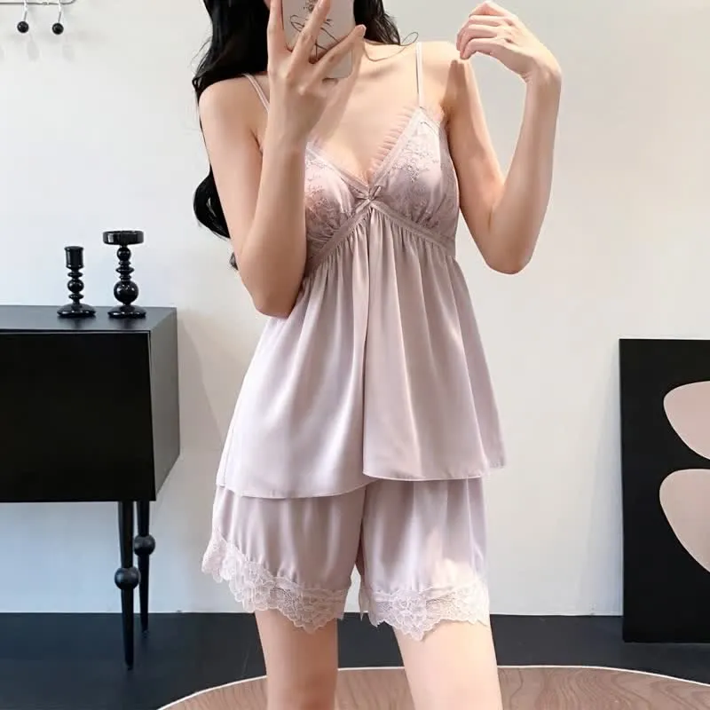 Elegantes Loungewear-Set mit Spitzenbesatz