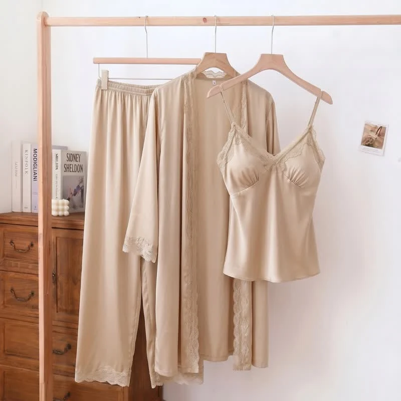 Elegantes Loungewear-Set mit seidigem Spitzenbesatz (3-teilig)