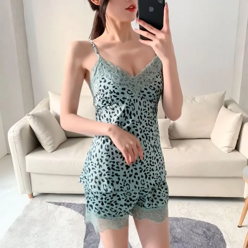 Set aus Shorts und Bademantel mit Leopardenmuster und Spitzenbesatz