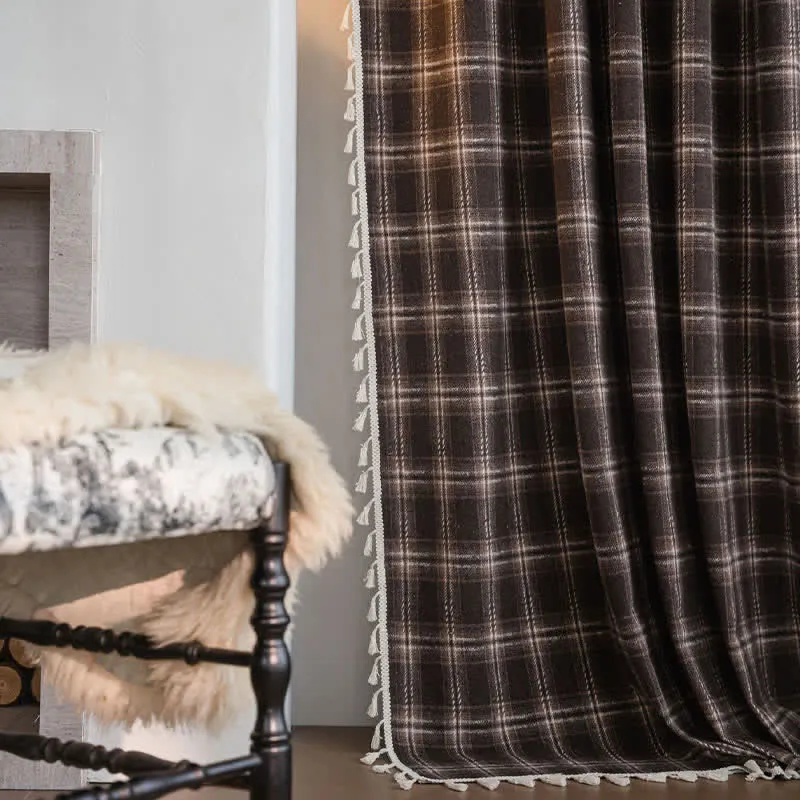 Vorhang im Vintage-Stil mit Karomuster und Quasten