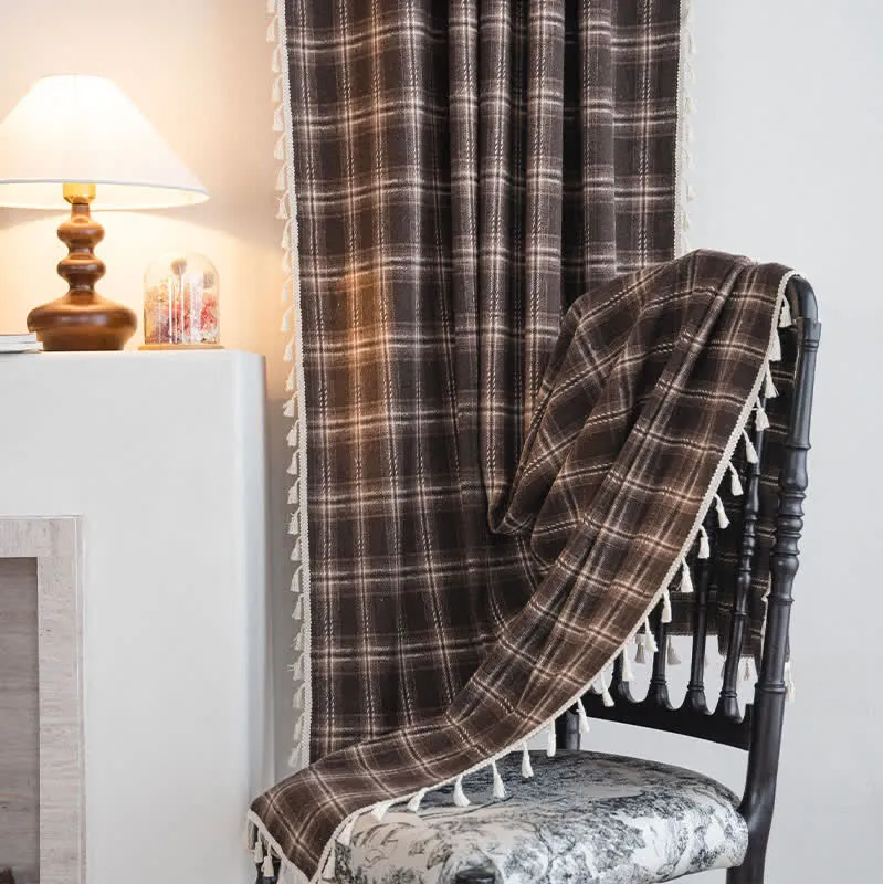 Vorhang im Vintage-Stil mit Karomuster und Quasten