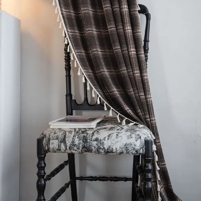 Vorhang im Vintage-Stil mit Karomuster und Quasten