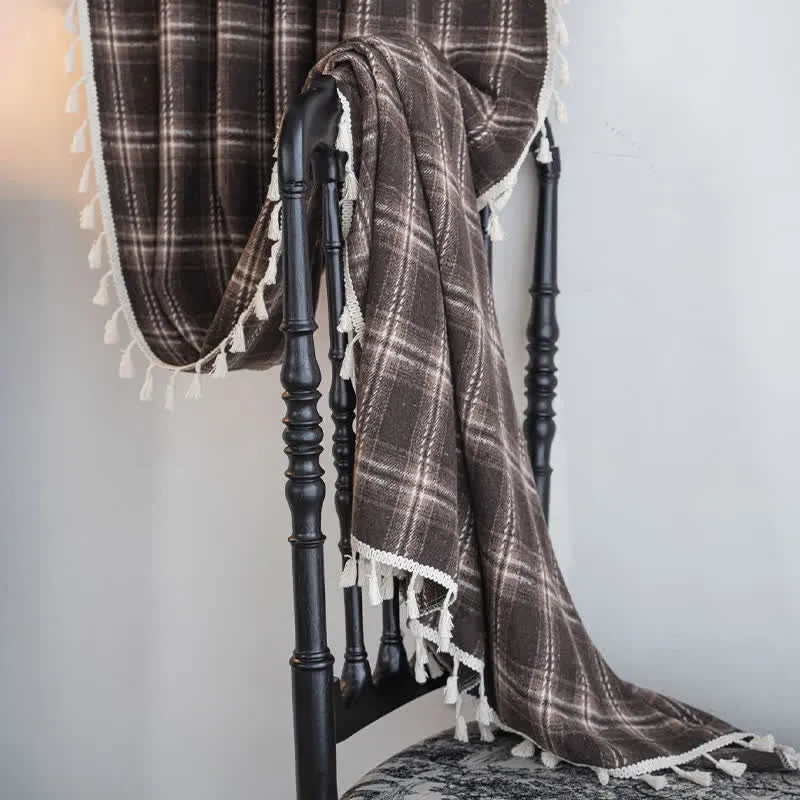 Vorhang im Vintage-Stil mit Karomuster und Quasten
