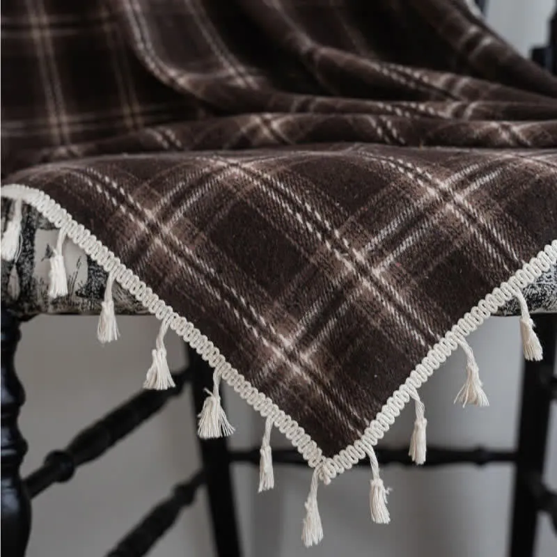 Vorhang im Vintage-Stil mit Karomuster und Quasten
