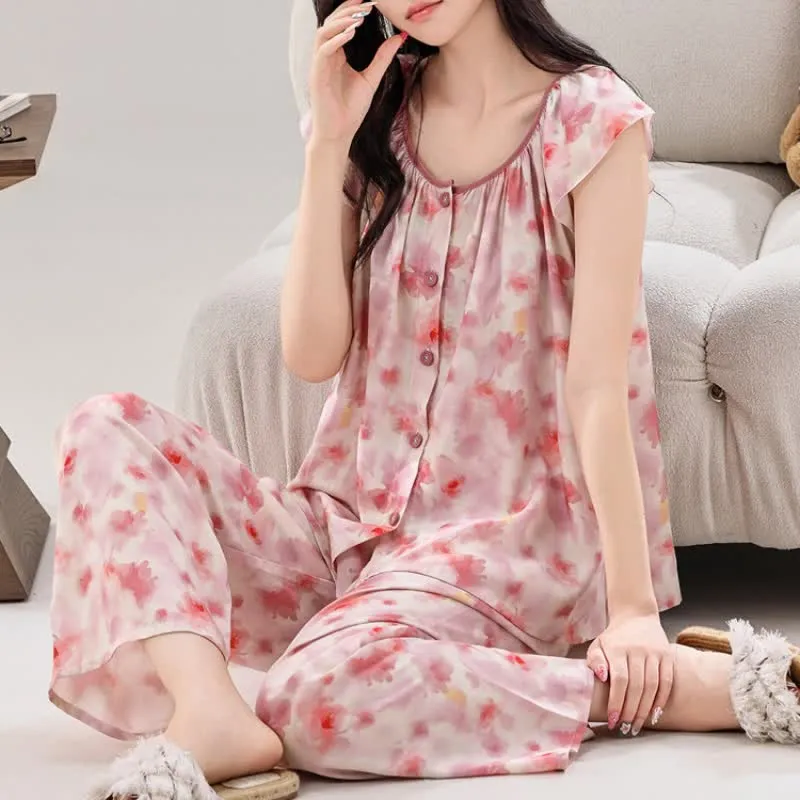 Loungewear-Set in Rosa mit Blumenmuster und Knopfleiste