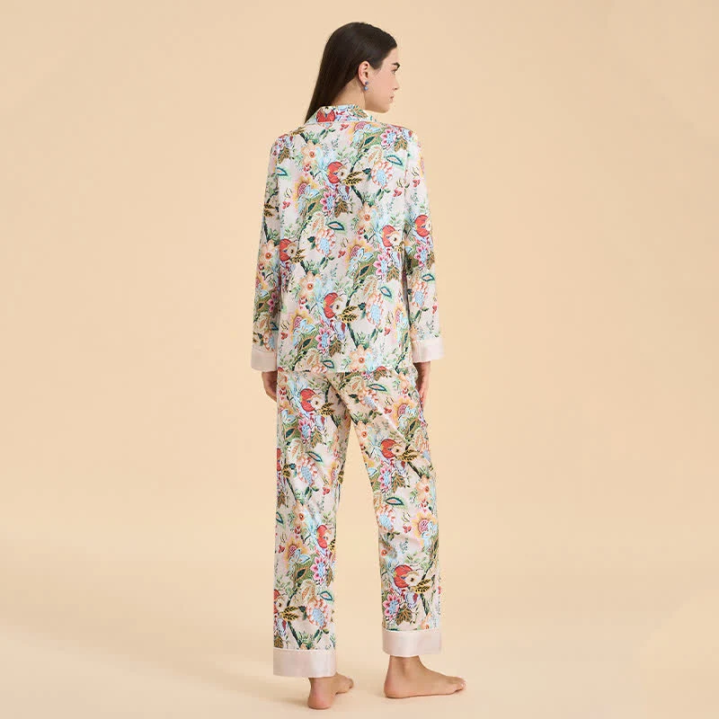 Pyjama-Set im tropischen Blumenstil