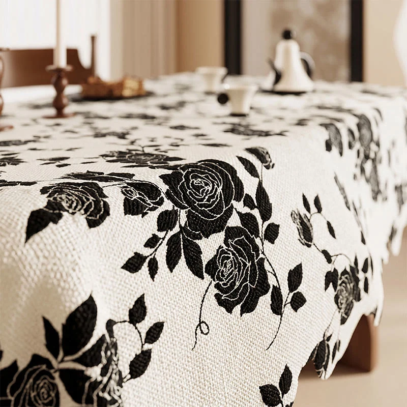 Luxuriöse Tischdecke aus Baumwoll-Leinen mit schwarzem Rosenmuster