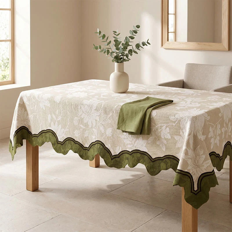 Elegante Tischdecke aus Baumwoll-Leinen-Mischgewebe mit floralem Zweigmuster
