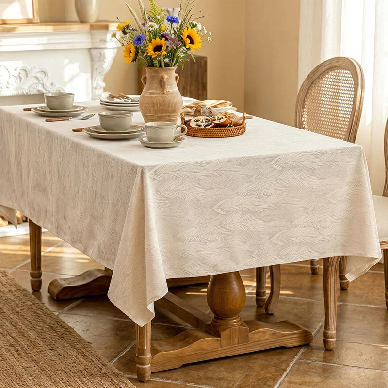 Tischdecke mit Blattmuster und Jacquard-Design