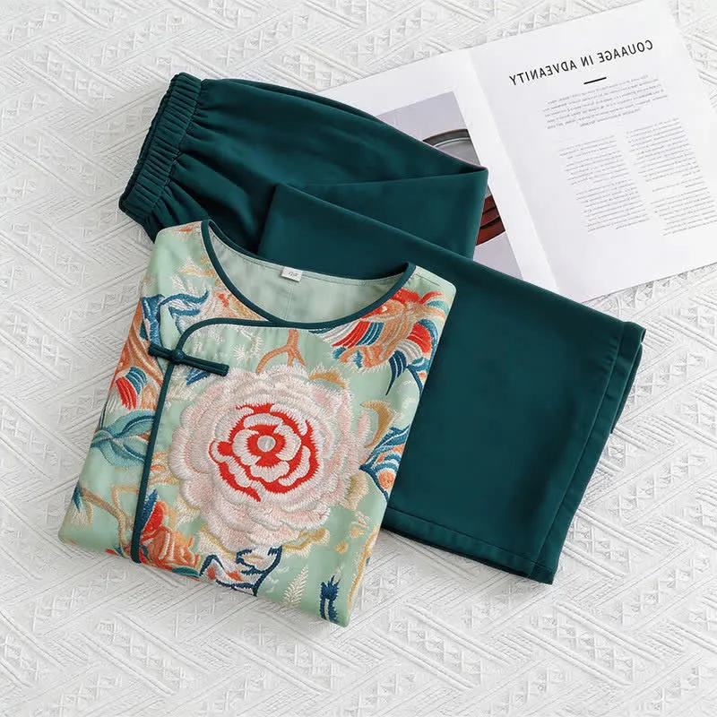 Loungewear-Set im Retro-Blumen-Stil mit orientalischem Flair