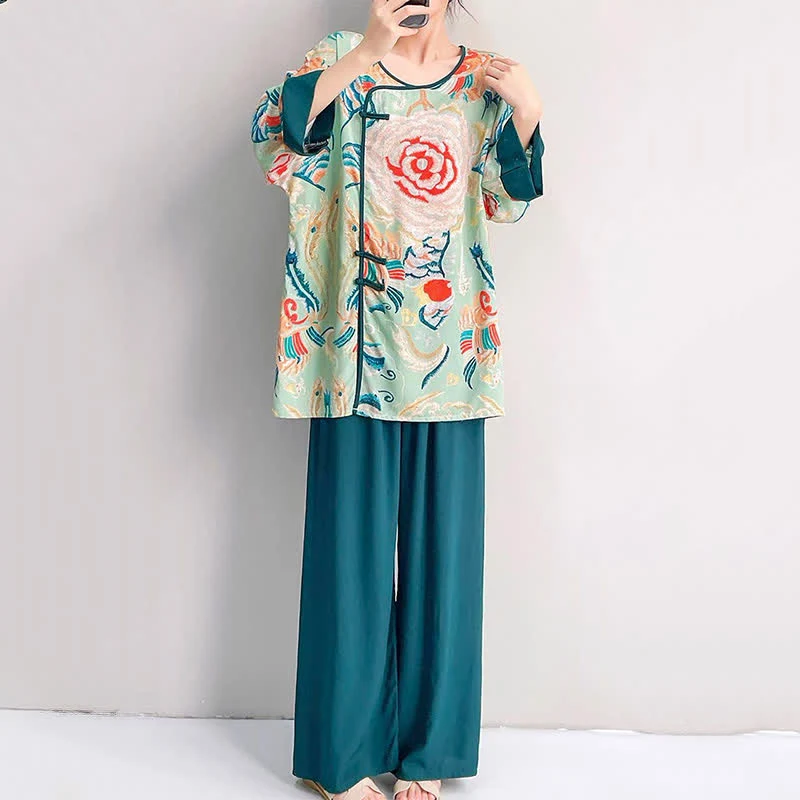 Loungewear-Set im Retro-Blumen-Stil mit orientalischem Flair