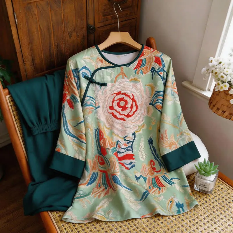 Loungewear-Set im Retro-Blumen-Stil mit orientalischem Flair