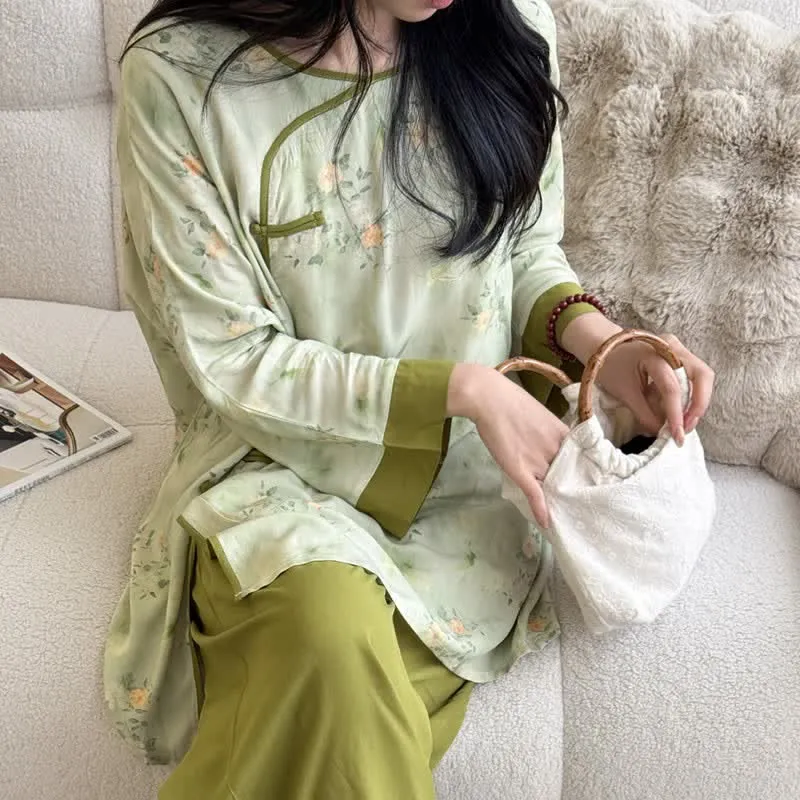 Pyjama-Set mit frischem Blumenmuster im orientalischen Stil