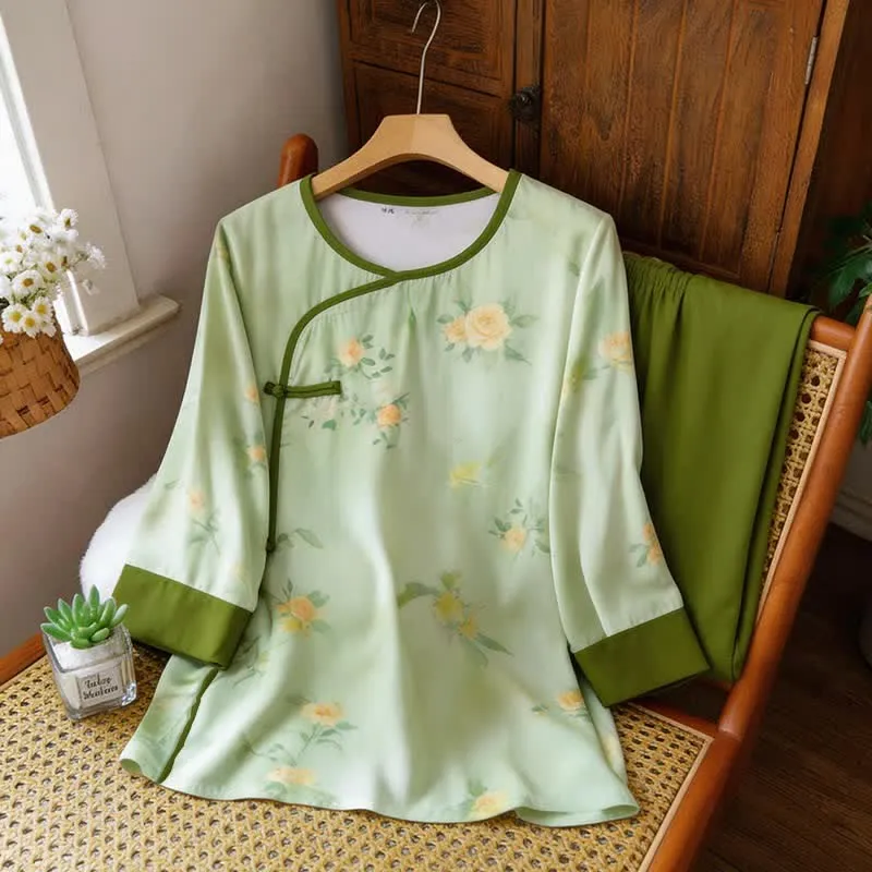 Pyjama-Set mit frischem Blumenmuster im orientalischen Stil