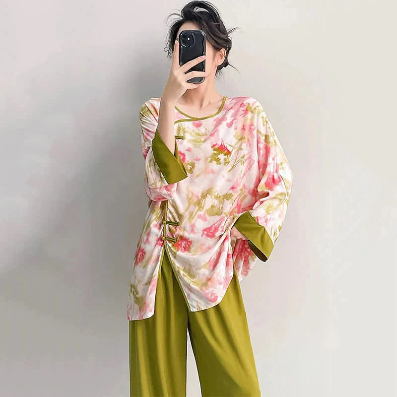 Pyjama-Set im orientalischen Kirschblüten-Design