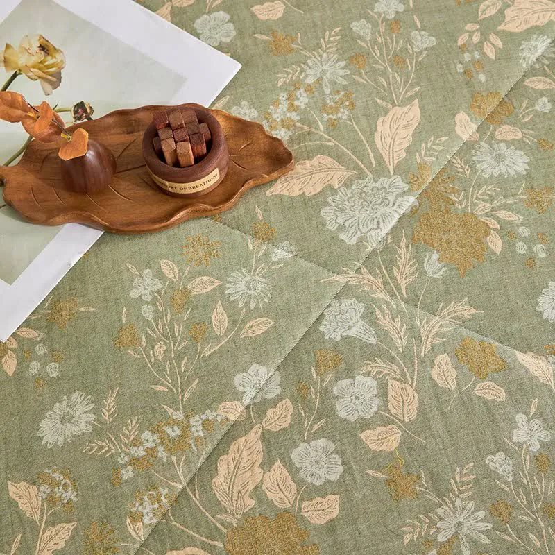 Baumwollgaze-Jacquard-Steppdecke mit Blumenmuster und Blättern