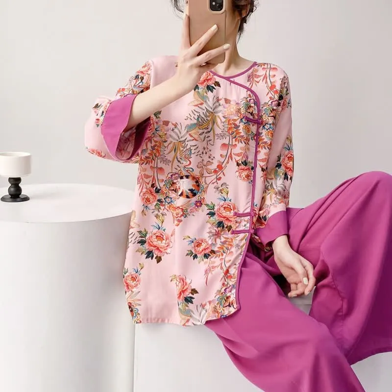 Loungewear-Set mit Blumen- und Katzenmotiven im orientalischen Stil