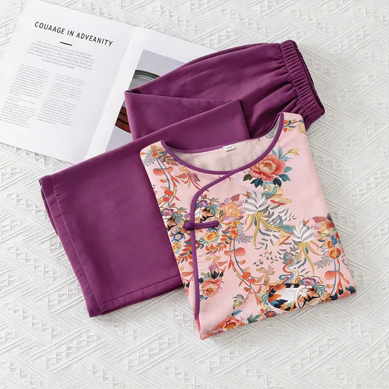 Loungewear-Set mit Blumen- und Katzenmotiven im orientalischen Stil