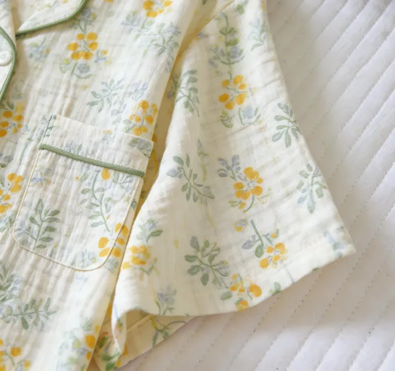 Tulpen- und Blätter-Pyjama-Set aus Baumwollgaze