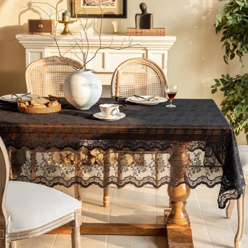 Tischdecke mit floralem Jacquard-Spitzenmuster und Muschelkante