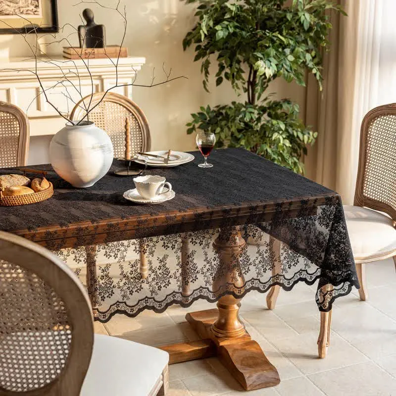 Tischdecke mit floralem Jacquard-Spitzenmuster und Muschelkante