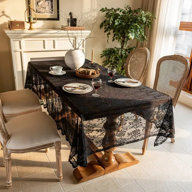 Tischdecke mit floralem Jacquard-Spitzenmuster und Muschelkante
