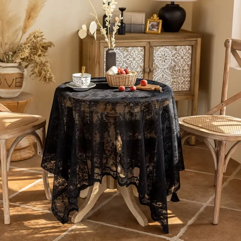 Tischdecke mit floralem Jacquard-Spitzenmuster und Muschelkante