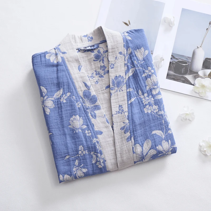 Eleganter Kimono-Bademantel aus doppellagigem Baumwollgewebe mit Blumenmuster