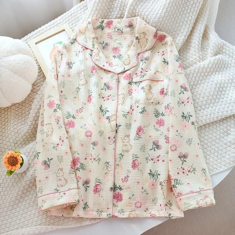 Pyjamaoberteil aus Baumwollgaze mit Blumen- und Hasenmuster