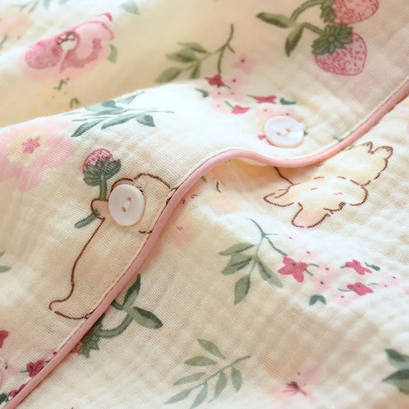 Pyjamaoberteil aus Baumwollgaze mit Blumen- und Hasenmuster