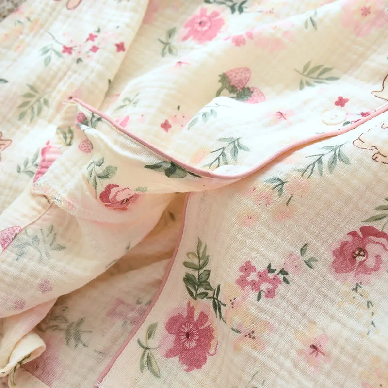 Pyjamaoberteil aus Baumwollgaze mit Blumen- und Hasenmuster