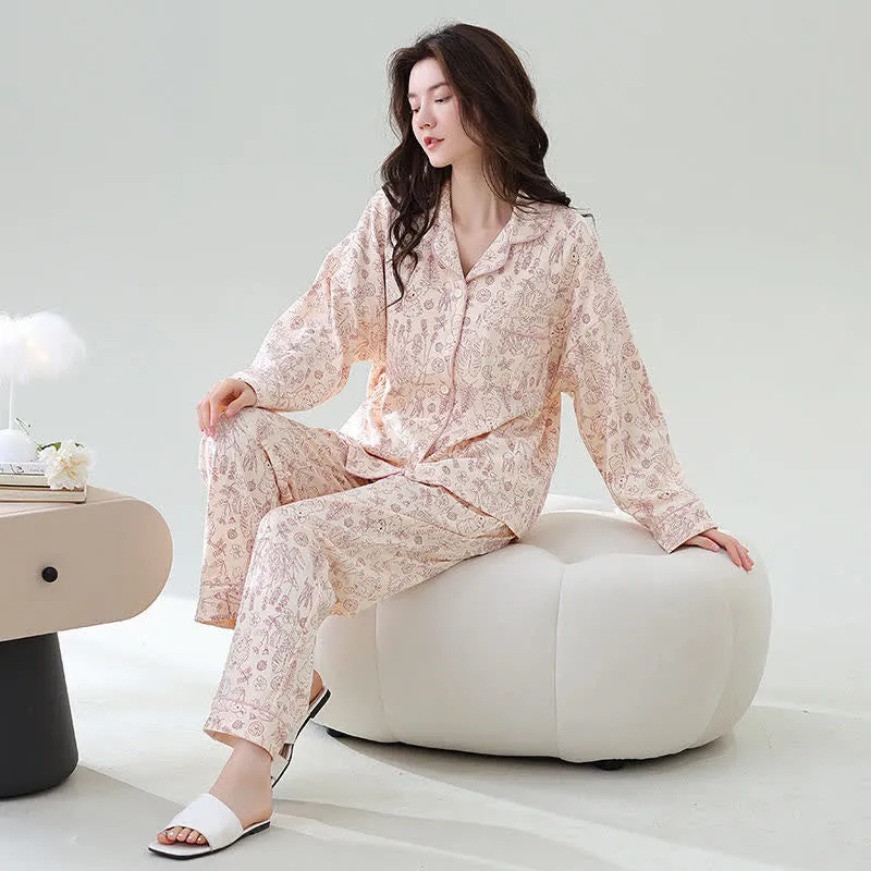 Pyjama-Set mit tropischen Blättern und Hasen