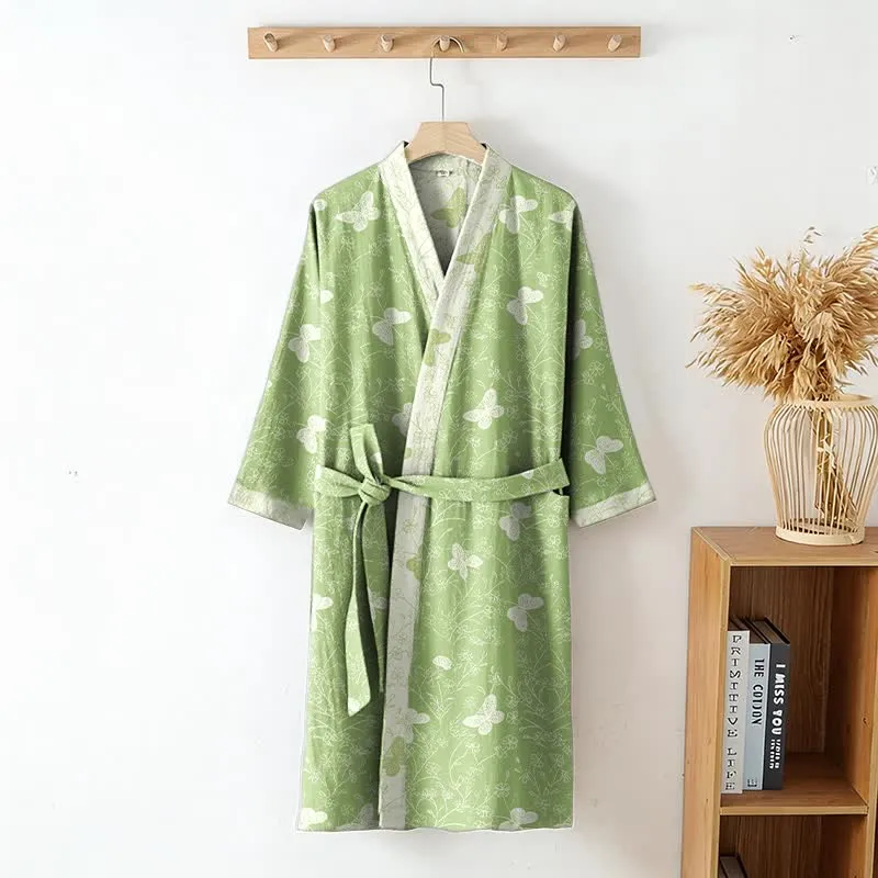 Kimono-Bademantel aus doppellagigem Baumwollgewebe mit grünem Schmetterlingsmuster