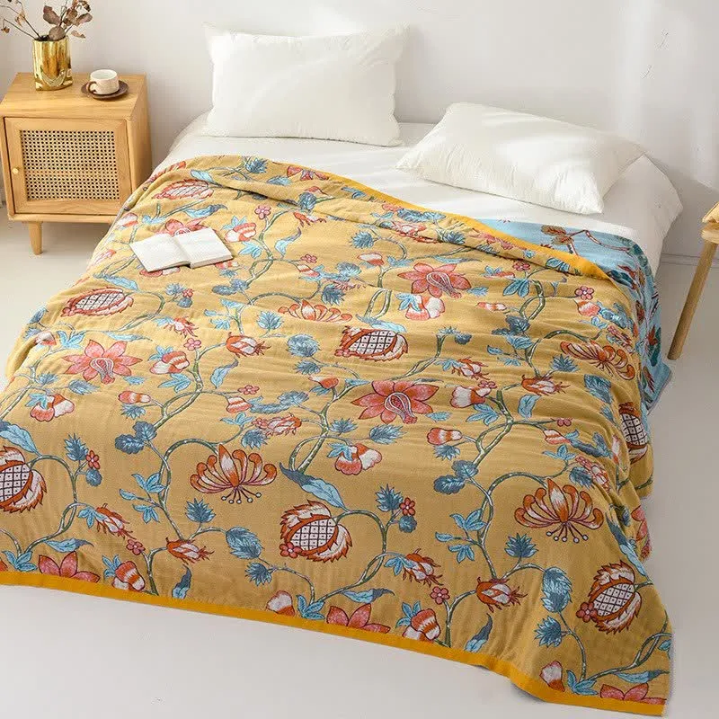 Künstlerisch gemusterte Steppdecke aus reiner Baumwolle mit Blumenmuster