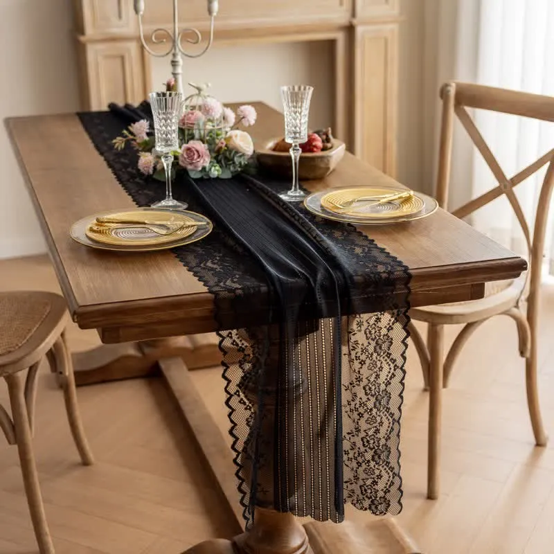 Tischläufer aus floraler Jacquard-Spitze