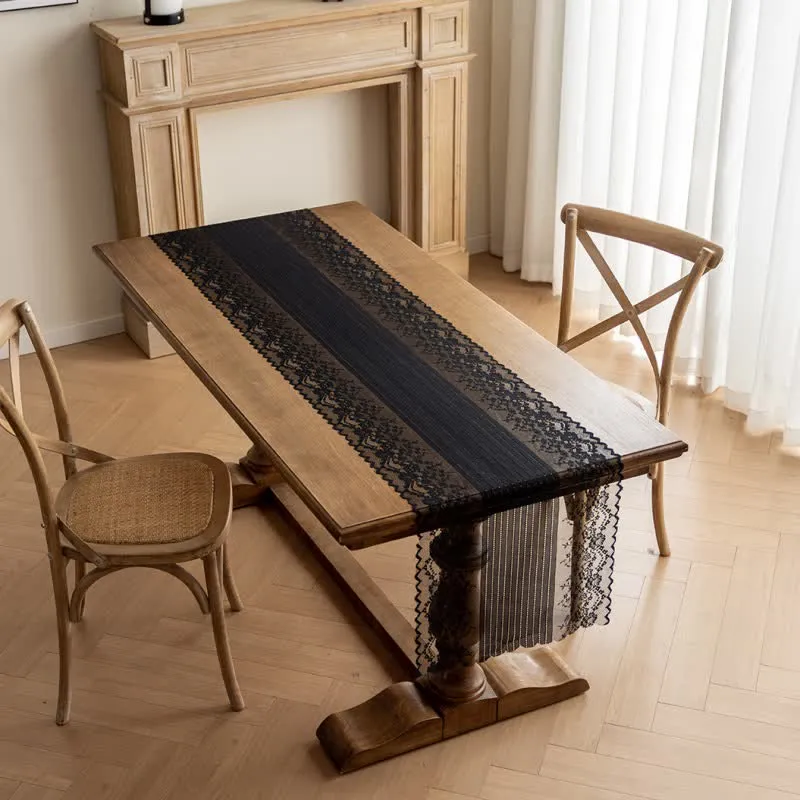 Tischläufer aus floraler Jacquard-Spitze