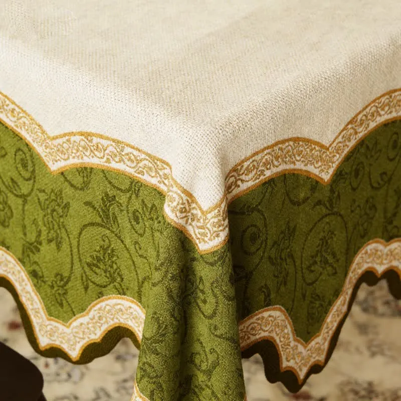 Vintage-Tischdecke mit botanischem Muster und gewelltem Rand