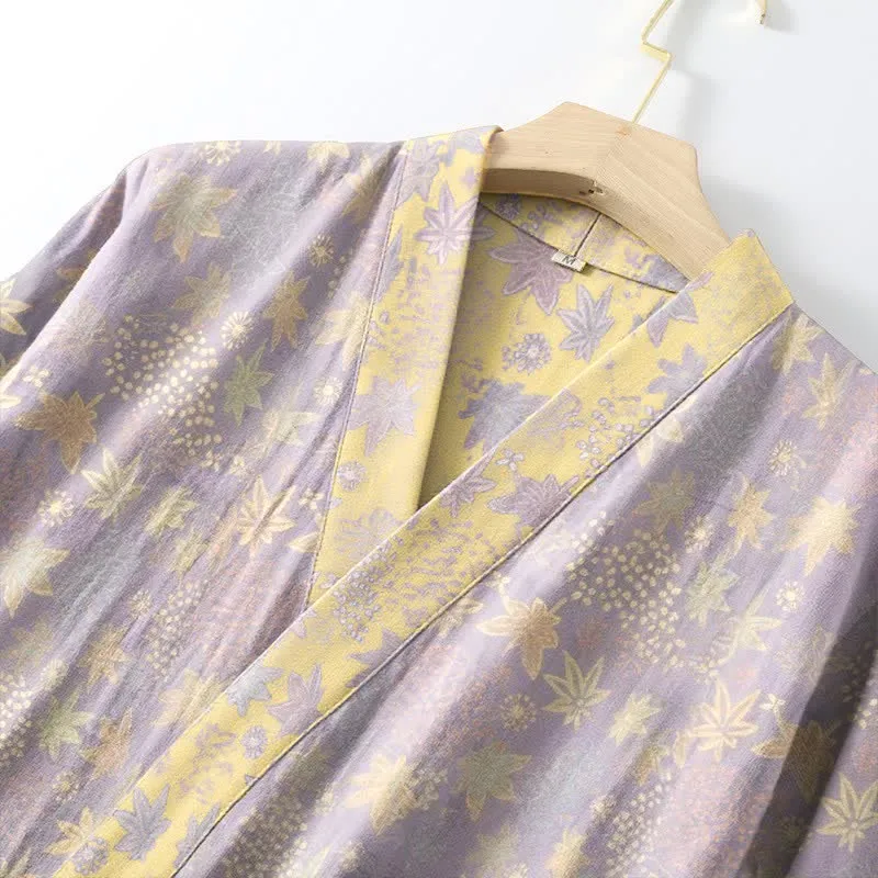 Kimono-Bademantel aus doppellagigem, botanischem Baumwollgewebe