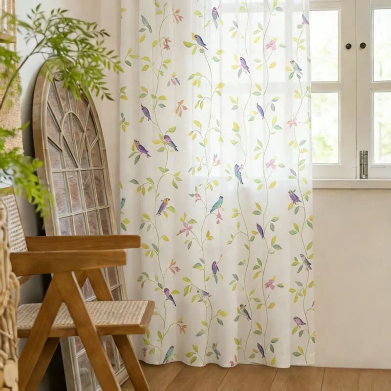 Vorhang im Landhausstil mit Vogel- und Blättermotiv