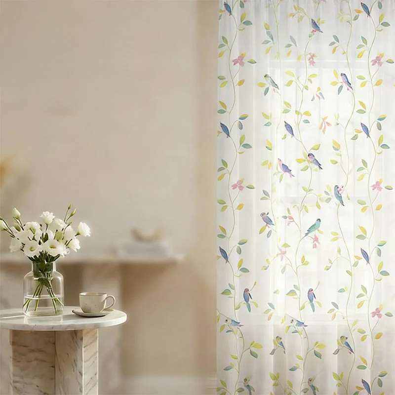 Vorhang im Landhausstil mit Vogel- und Blättermotiv
