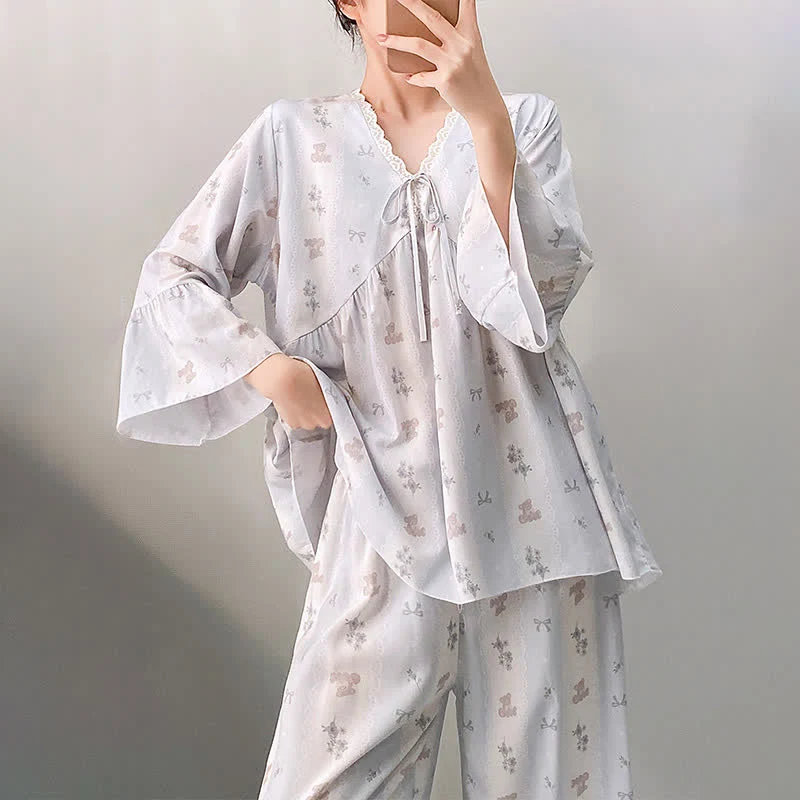 Pyjama-Set mit Blumenmuster und Schleife, V-Ausschnitt und Spitzenbesatz